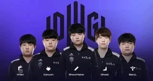 白宇打高尔夫球被偶遇 挥杆动作干净利落身材比例超好